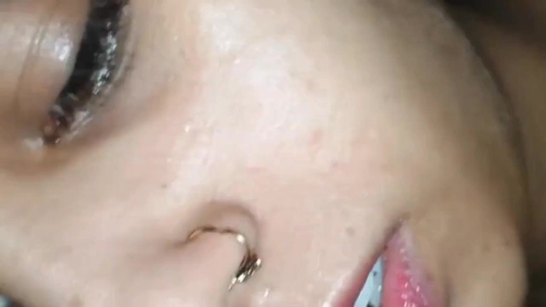 Hot Sis: Латіка з великими цицьками займається жорстким сексом з чоловіком