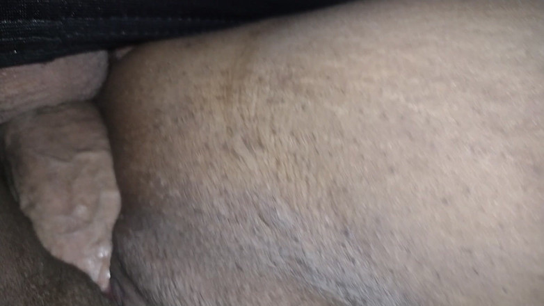 Jr and denies: 她射在她朋友的身上