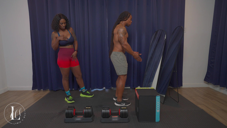 LyricsWay: BBC Fitness Trainer förförs av kåta ebenholtsklient på gymmet