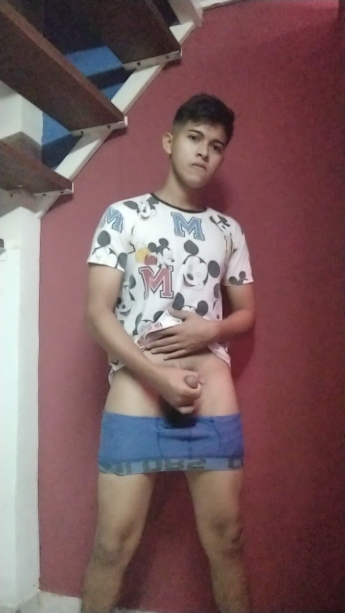 Chicos Virales: Náctiletý chlapec masturbuje ve svém pokoji