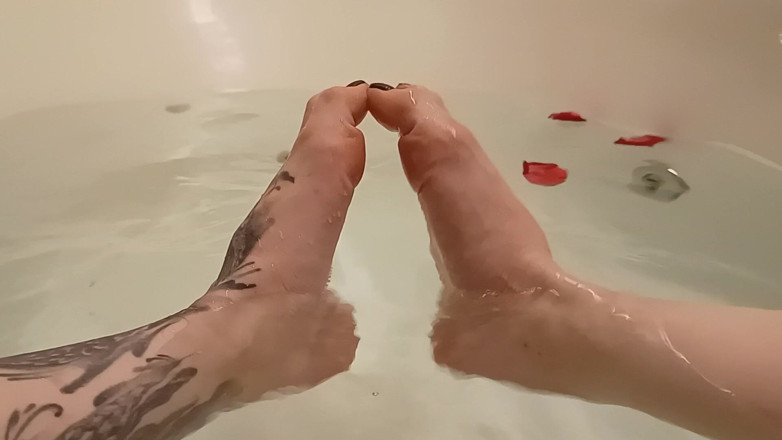 Mel Fire: Spa per i piedi con schiacciamento di petali di rosa