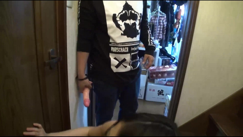 Strix: Người phụ nữ văn phòng cuối tuần đụ tại nhà