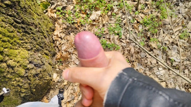 Bayer911: 屋外の小便、オナニー、そして精液