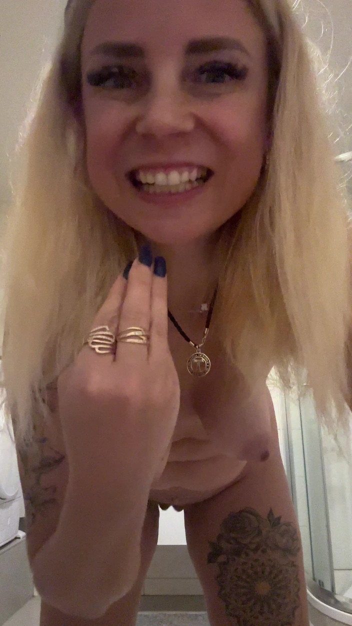 LarisaCum: Lihat pelacur kotor itu! Bawa Aku Rambut Dan Bercinta Dengan...