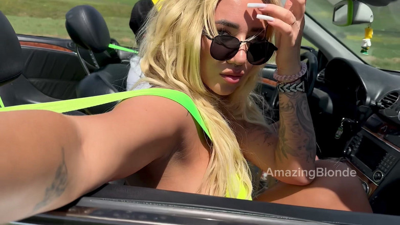 Amazing Blonde: Excelente mamada casera de una hermosa perra