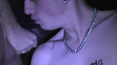 STRAIGHT BOY CURIOUS: Dwóch złych chłopców biseks rucha się w piwnicy, gdy dziewczyna...