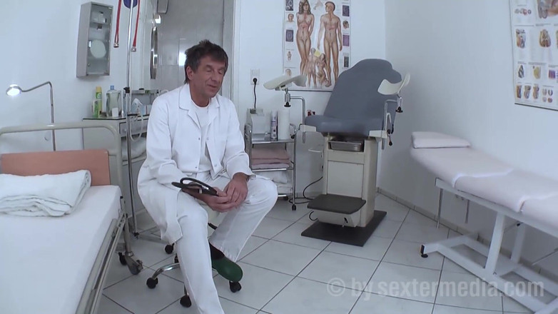 Klink by sextermedia: Trio avec un docteur excité