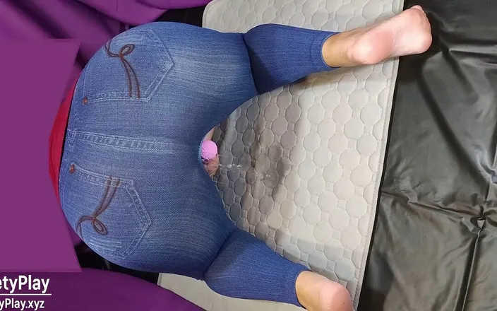 SweetyPlay: Big ass in jeans peeing with vibrator