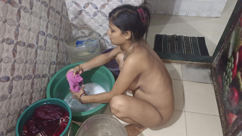 Aalox: Khi chồng không có trong nhà video sex tiếng Hin-di