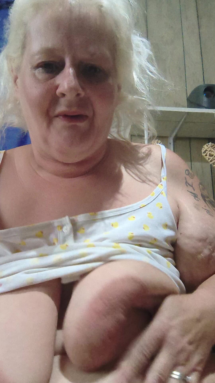 HerculesnVENUS: Cheirando seu corpo tem ambos muito duro e gostosa