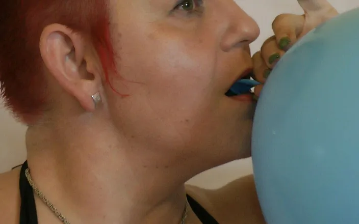 Anna Devot: Annadevot - Balloon Session in the Tub