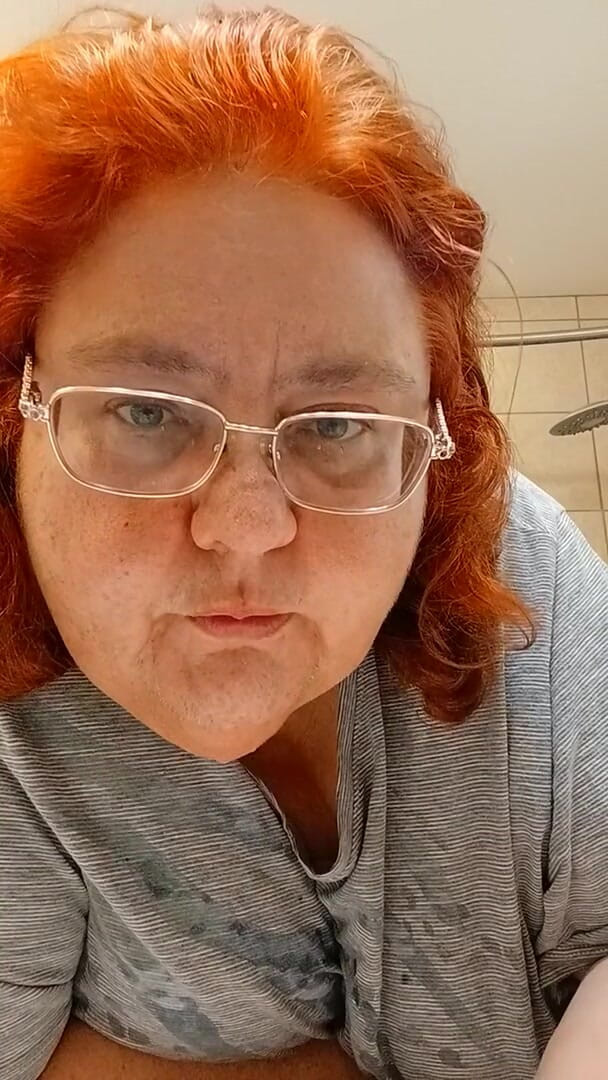 BBW nurse Vicki adventures with friends: З'їв забагато і ніс безлад