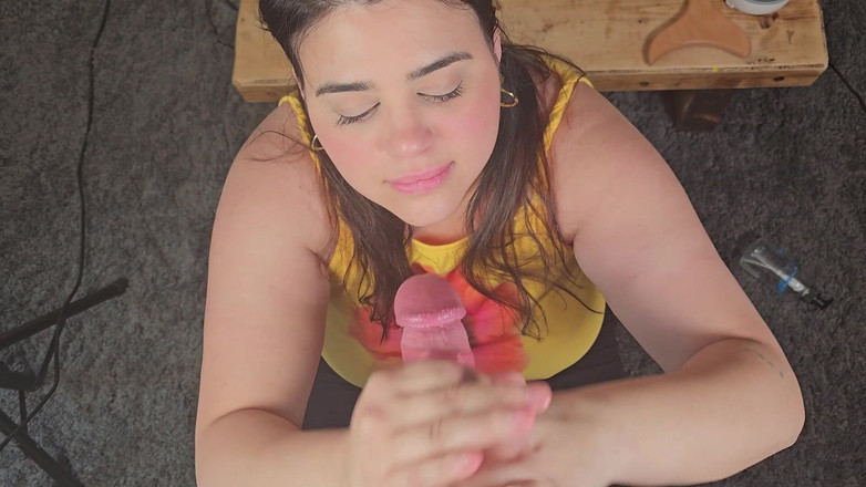 LuciaLatinaGomez: मैंने उसका वीर्य निगलते हुए अपनी शादी की अंगूठी चालू रखी