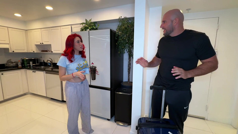 J-Mac: Ruiva Zoey recebe uma surpresa de pau grande da Jmac