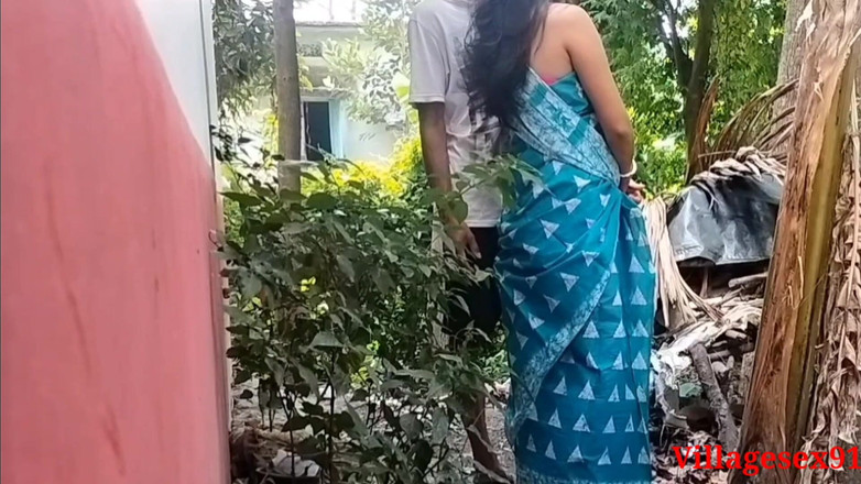 Villagesex91: Mädchen putzt garten, als ehemann kam und sie fickte
