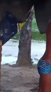 Abbiamo fatto sesso in piena luce diurna in una cabina sulla riva del fiume