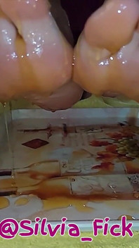 Lèche les jolis pieds de Silvia