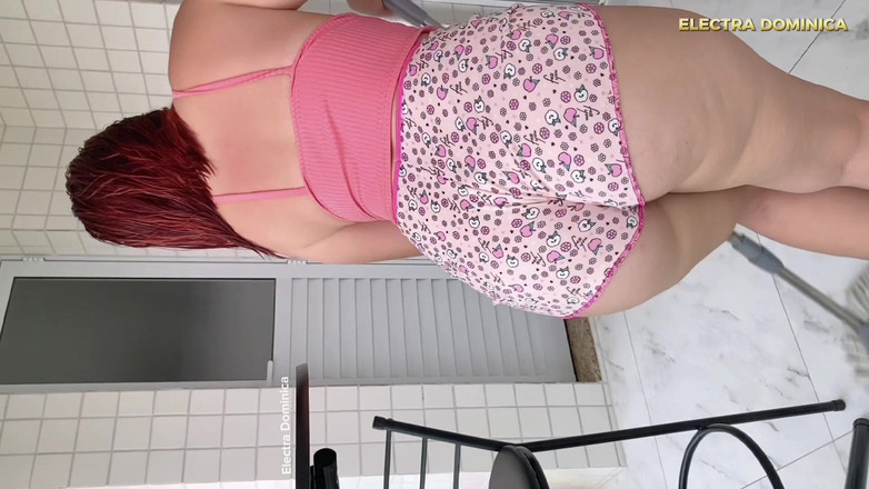 Curious Electra: Pembantuku yang super cantik ini bikin aku kecantingan sama nafsu