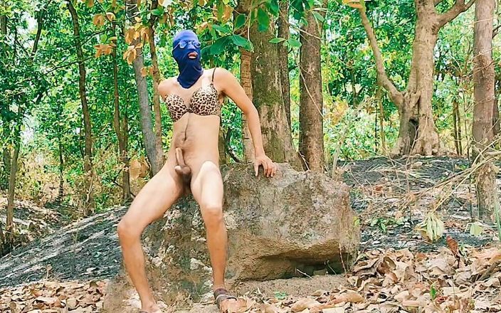 Tani: Tani Want Footballer Dick