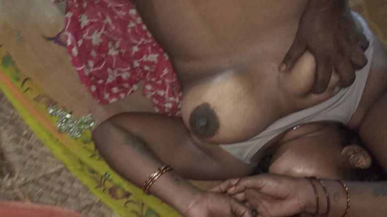 Auntixxx69: Stiefvader liet tante op zijn penis gaan zitten en liet...