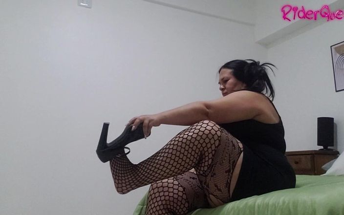 Riderqueen BBW Step Mom Latina Ebony: Styvmor ringer videosamtal för att förföra styvson