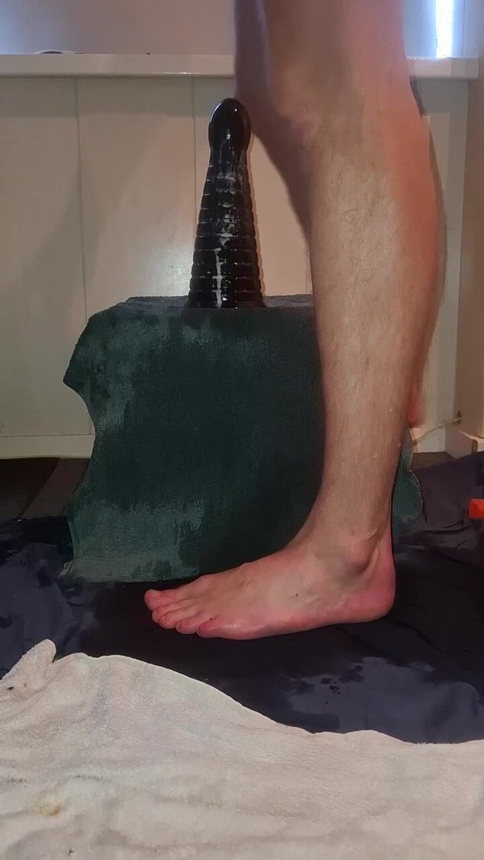 NoFace Twink X: Solo Gay Twink - Piramid Dildo Jízda