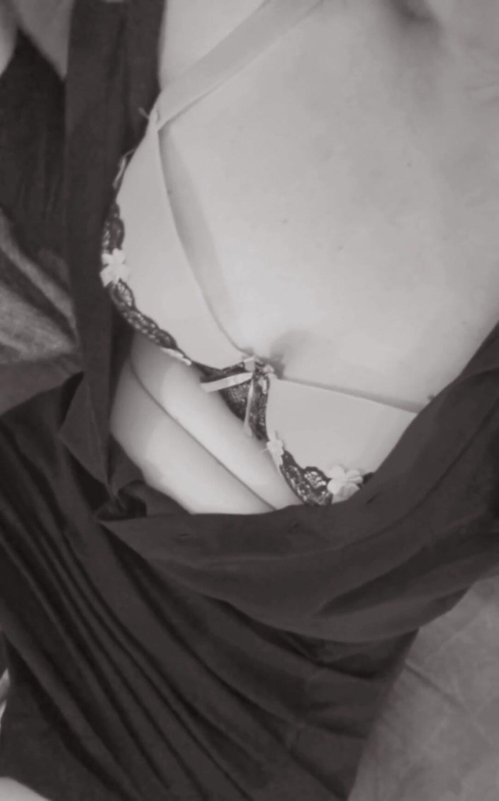 Sofy13: siyah beyaz iç çamaşırı