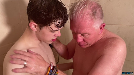 Lust for boys: Yolculukta sikişen oğlan - bölüm 4