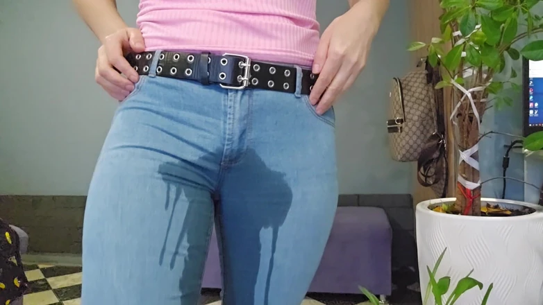 KristinaSlut: Wet Pant and Piss in Pants