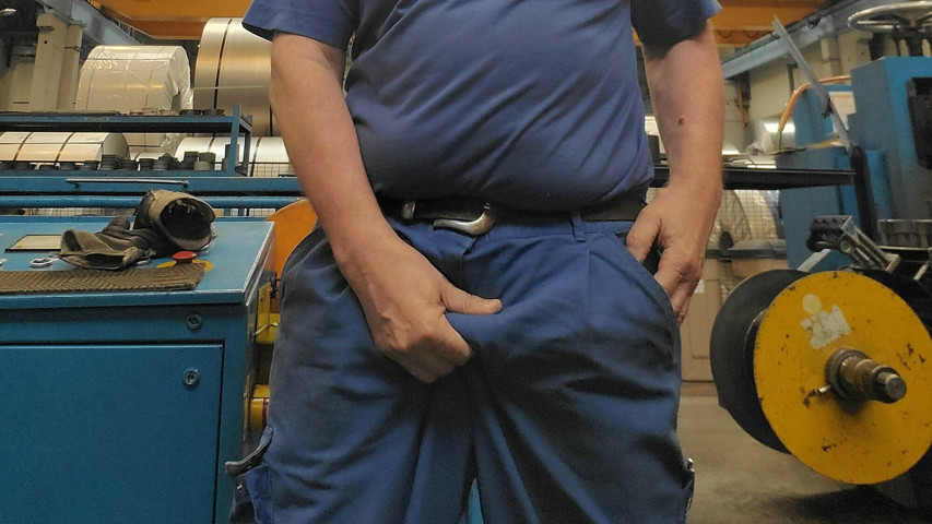 Andreas Jerks off at Work (Andi geil)