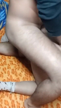 微胖女孩有吸吮和操逼。