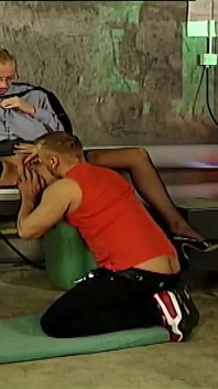 Blonde milf mit riesigen titten bekommt ihre nasse muschi geleckt und hart gefickt
