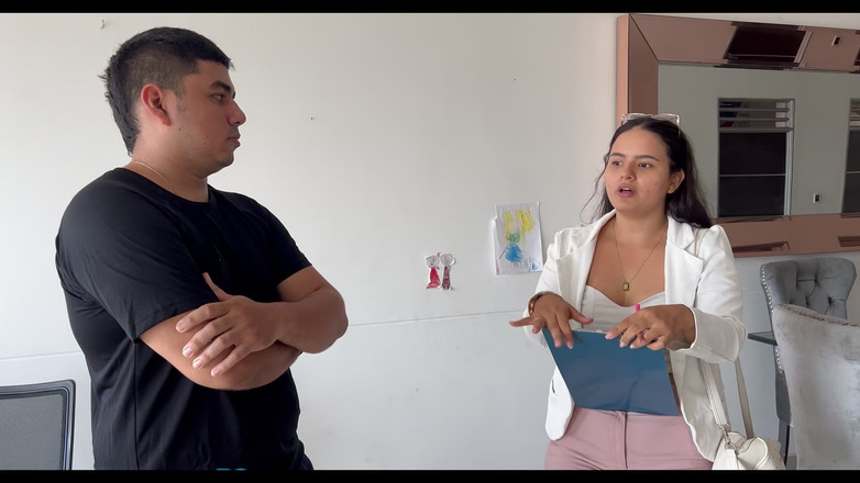 MaRaSexx: Emlakçı bir müşteriyle evi gösterirken sevişiyor