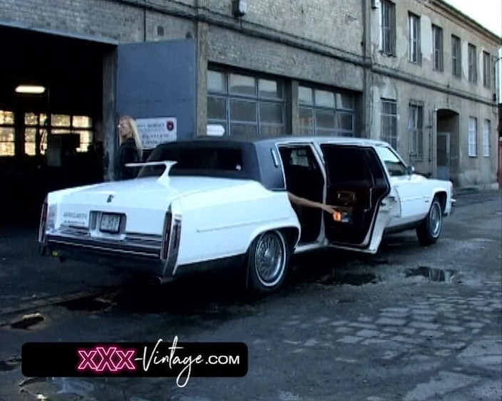 XXX-Vintage: Anální orgie ve skladišti