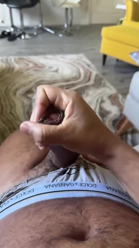 我总是很饥渴，你能帮我做爱吗