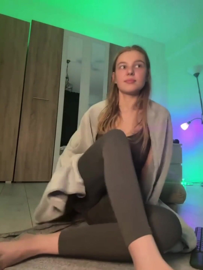 JuiceLussie: Eat My Virgin Tasty Pussy While Im Masturbate It