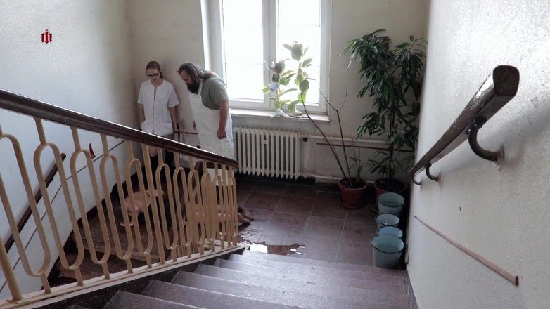 Inquisition and prison world: Випробування на витривалість — лінива прибиральниця Андреа має йти на важкі тренування