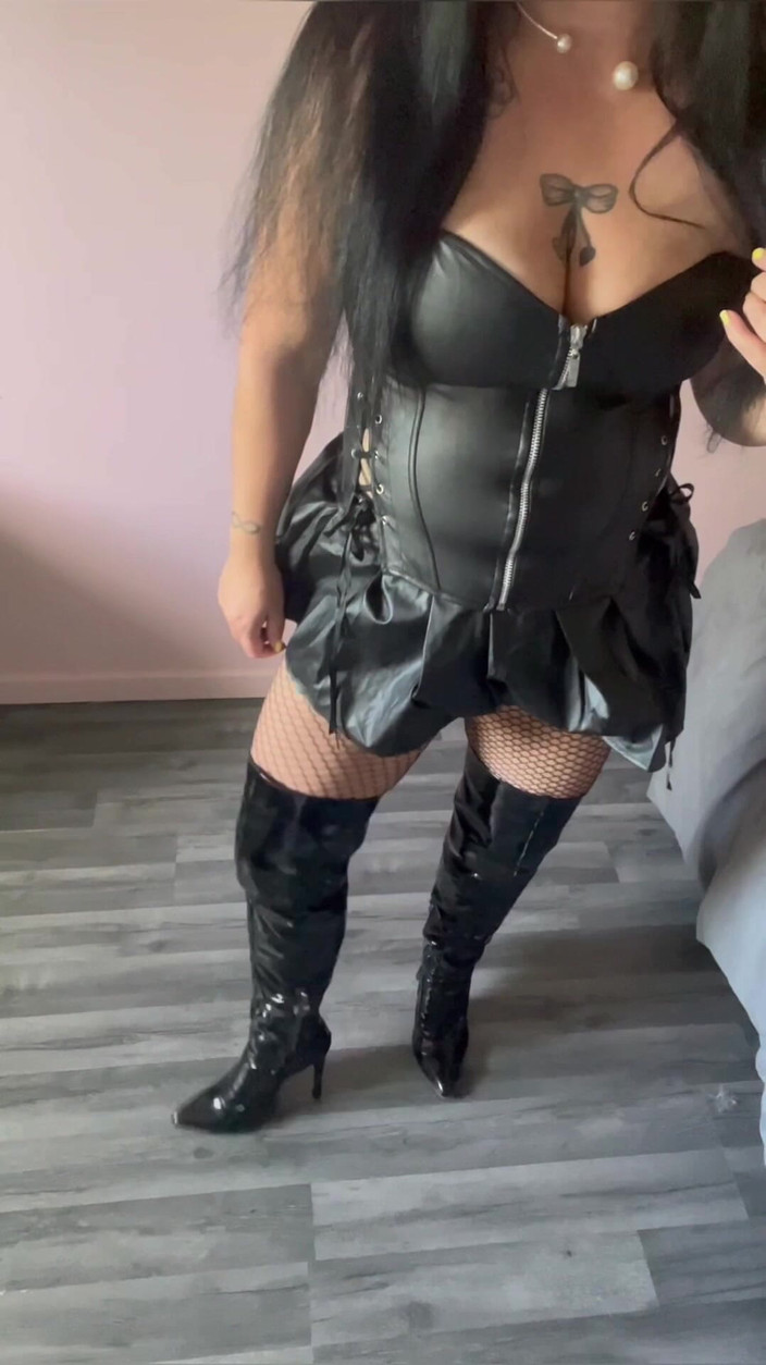 Maitresse Clara: JOI für Leder- und Latexverehrer