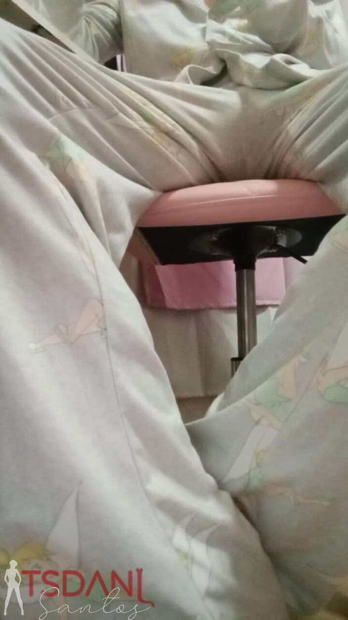 Tsdanisantos1: 彼女の超ホットフットフェチ