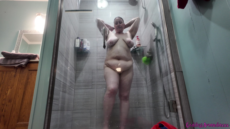 Goddess Amanda: Awek montel seksi Amanda mengusik di bilik mandi