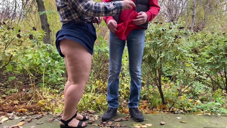 OurFetishLife: 成熟的继母吸引了继子的注意