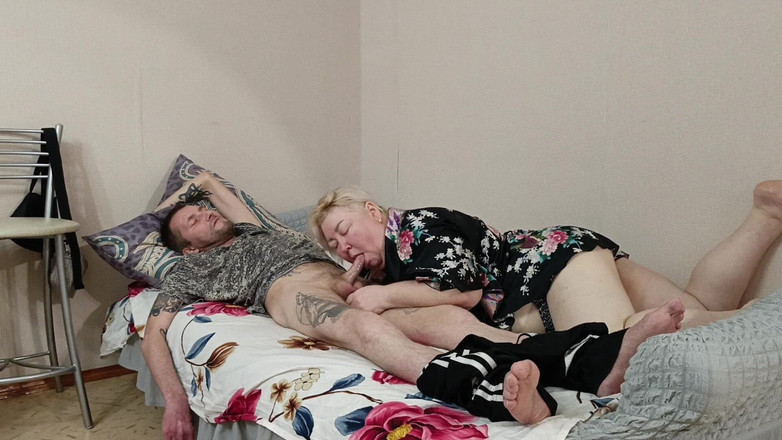 Zona901: 隣人がフェラチオをして精液を飲み込む