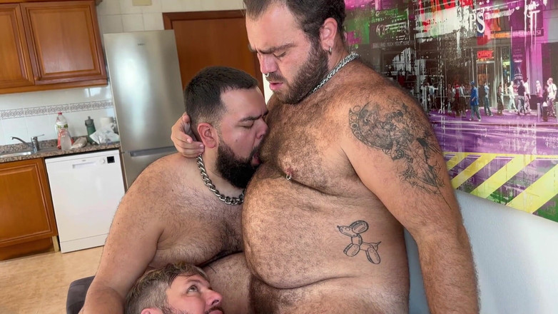 ScruffyStocky: Tüylü Baskın Ayı, Eşcinsel Grup Eyleminde Götünü Patlatıyor