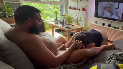 Hot chubby bottom: Dominată de un urs dominant