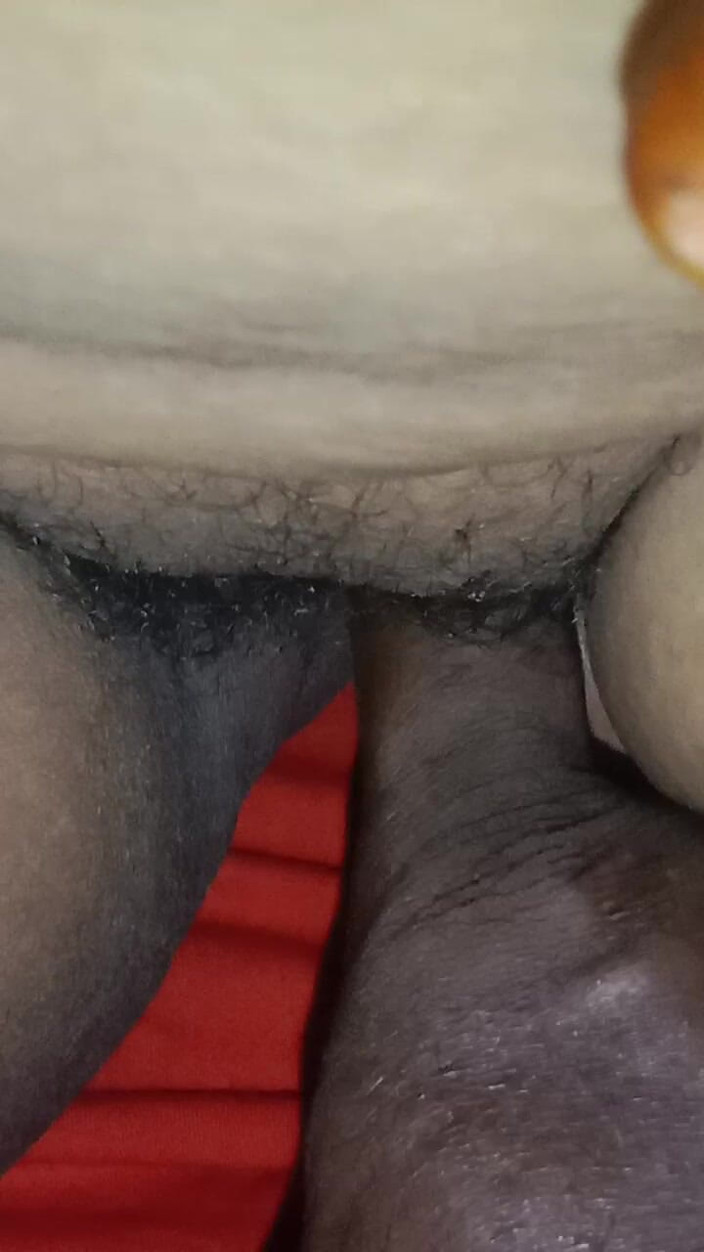 Tamil Anti Uma235: Schöne tamilische tante lässt ehemann ihre privaten teile beim videotape...