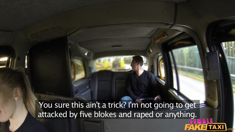 Female Fake Taxi: Kvinnlig falsk taxi - student och förare påkommen med att knulla