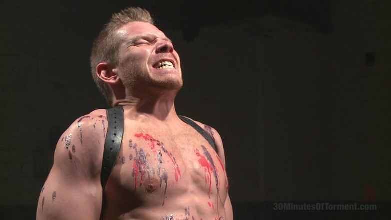 30 Minutes of Torment: Alex Adams sopporta il cazzo, le palle e il tormento...