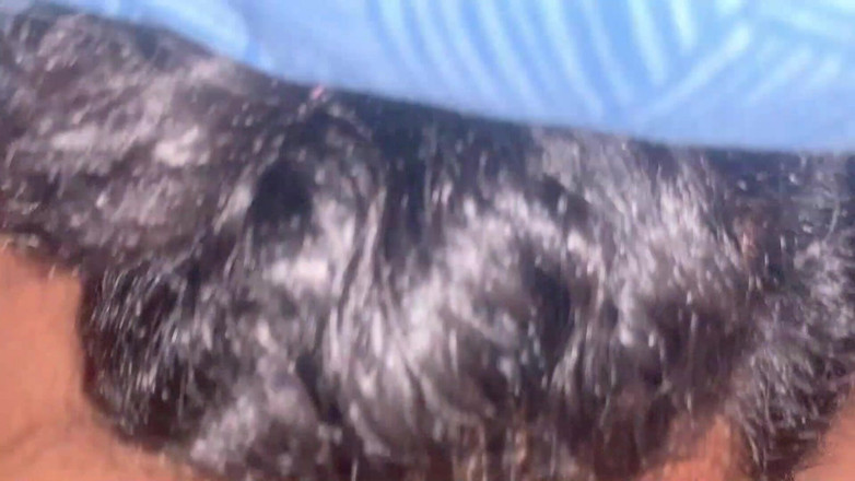 Tina Baby: Nevlastní matka mě přinutila lízat jí kundičku.