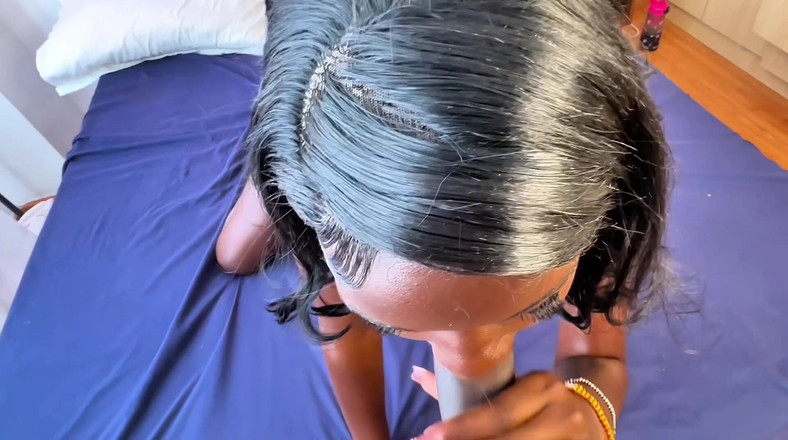 Swissarrow3: Melanin Beauty मेरे लंड पर क्रीम लगाती है