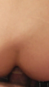 Cute Twink zostaje ostro wyruchany w tyłek